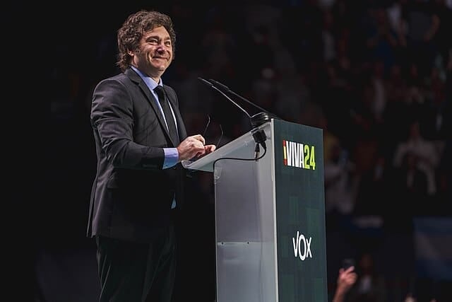 President Milei er involvert i en kryptovaluta-skandale (III: Wikimeida Commons)