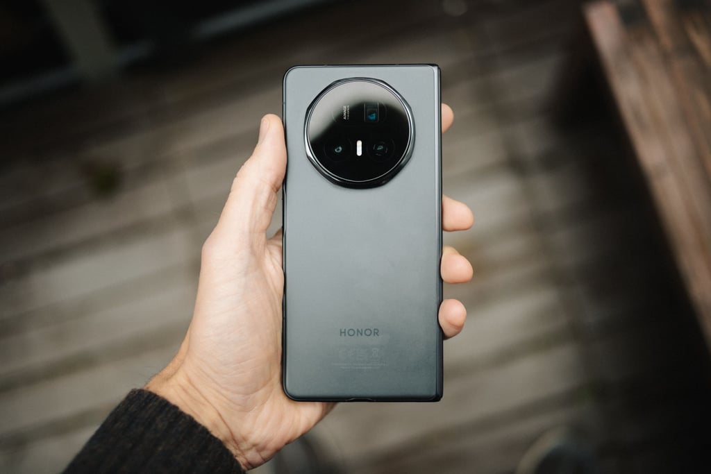 HONOR Magic V5