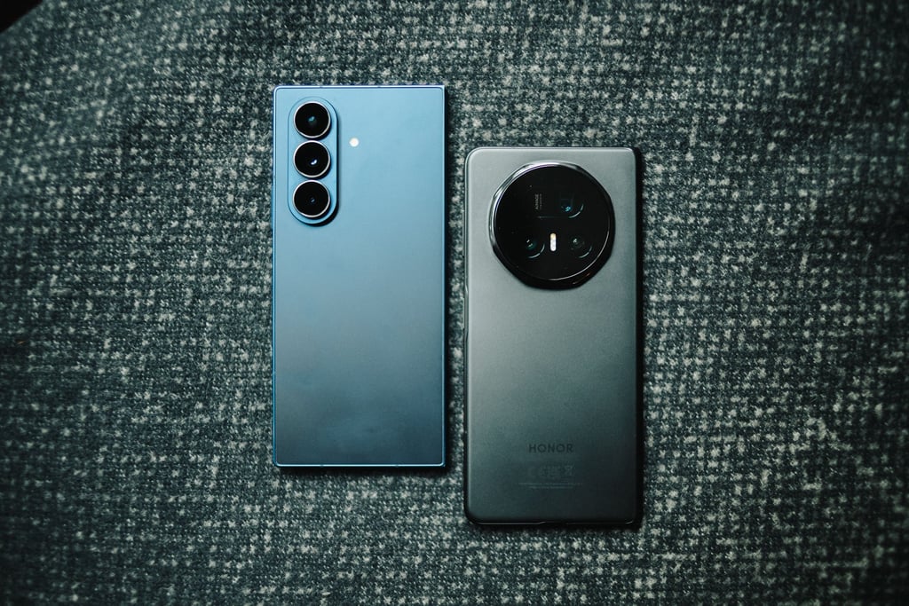 Honor Magic V5 åpnes som en bok