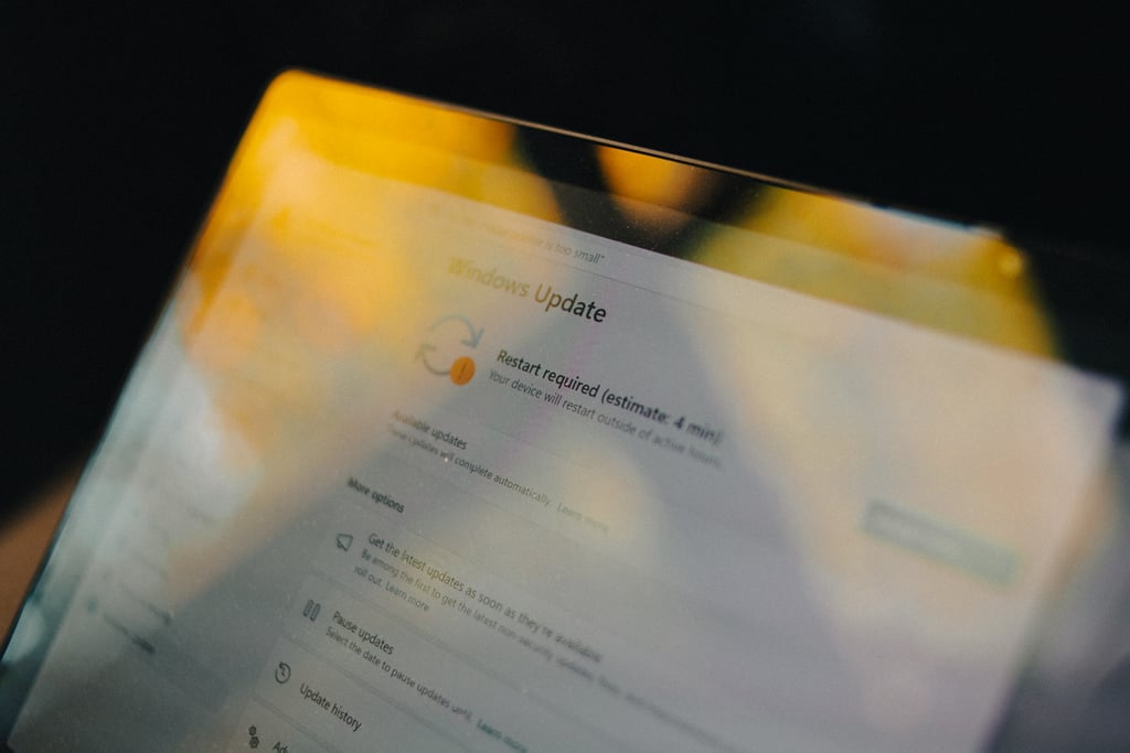 Windows Update i Windows 11 på en bærbar skjerm, med valget om å få de nyeste oppdateringene først