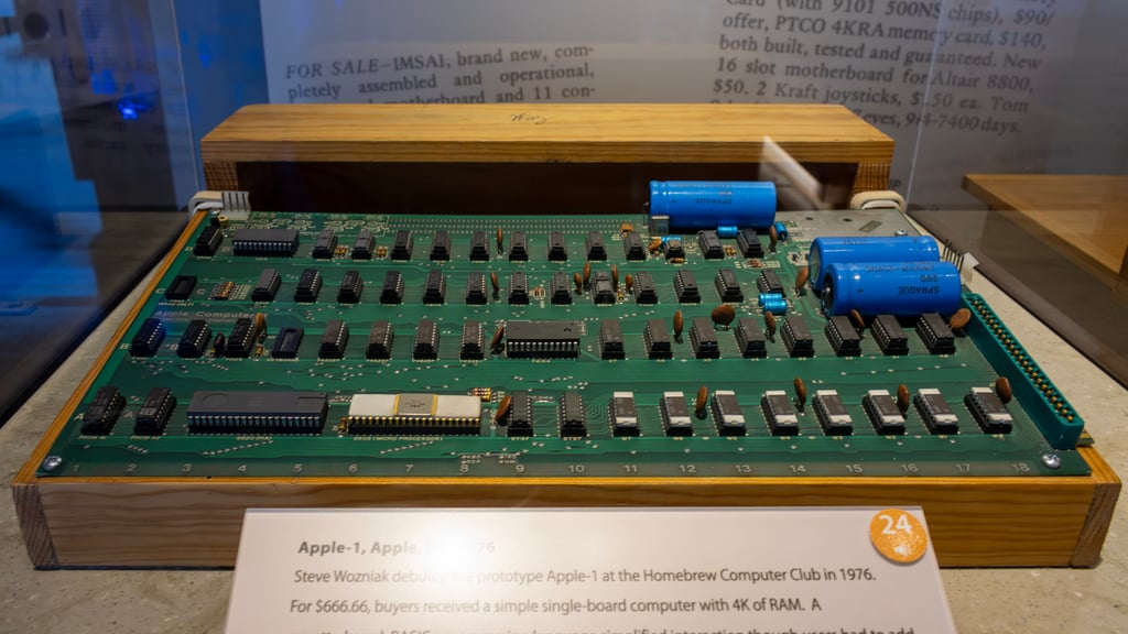 Apple-1 hovedkort utstilt i museumsmonter
