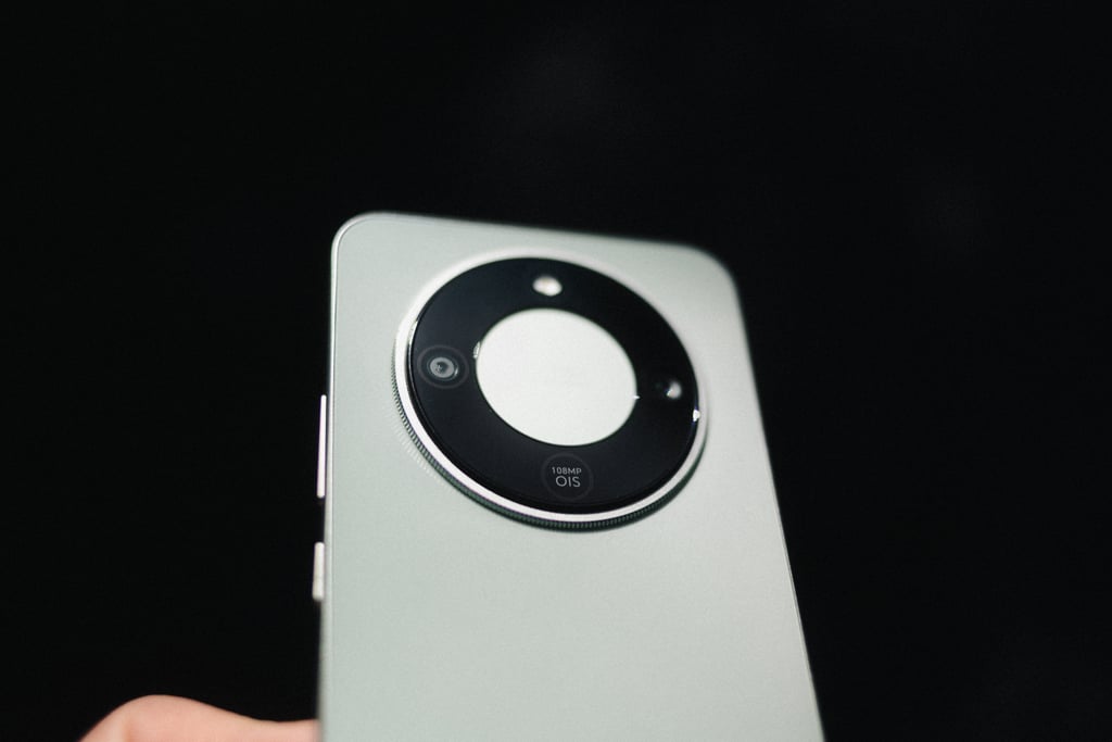 Baksiden av Honor Magic8 Lite med to kameraobjektiver
