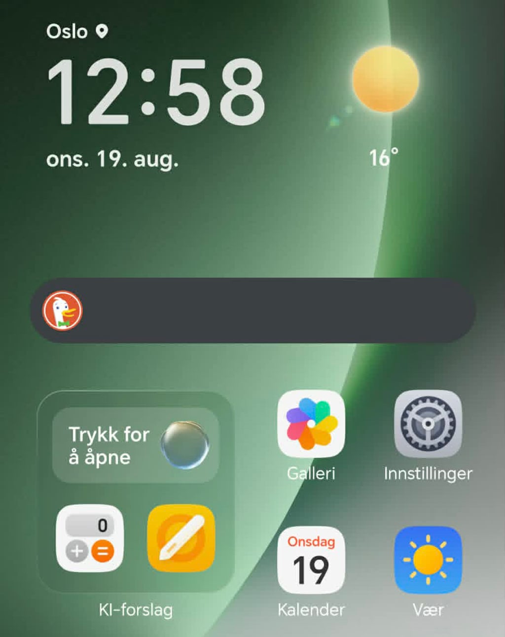 Startskjermen på Honor Magic8 Lite med appgruppen KI-forslag nederst til venstre