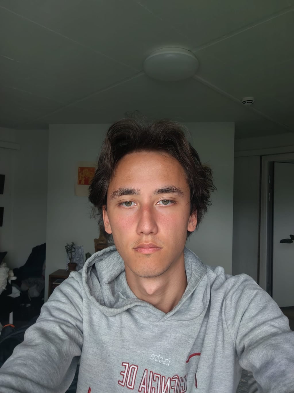 Selfie tatt med frontkameraet på Honor Magic8 Lite