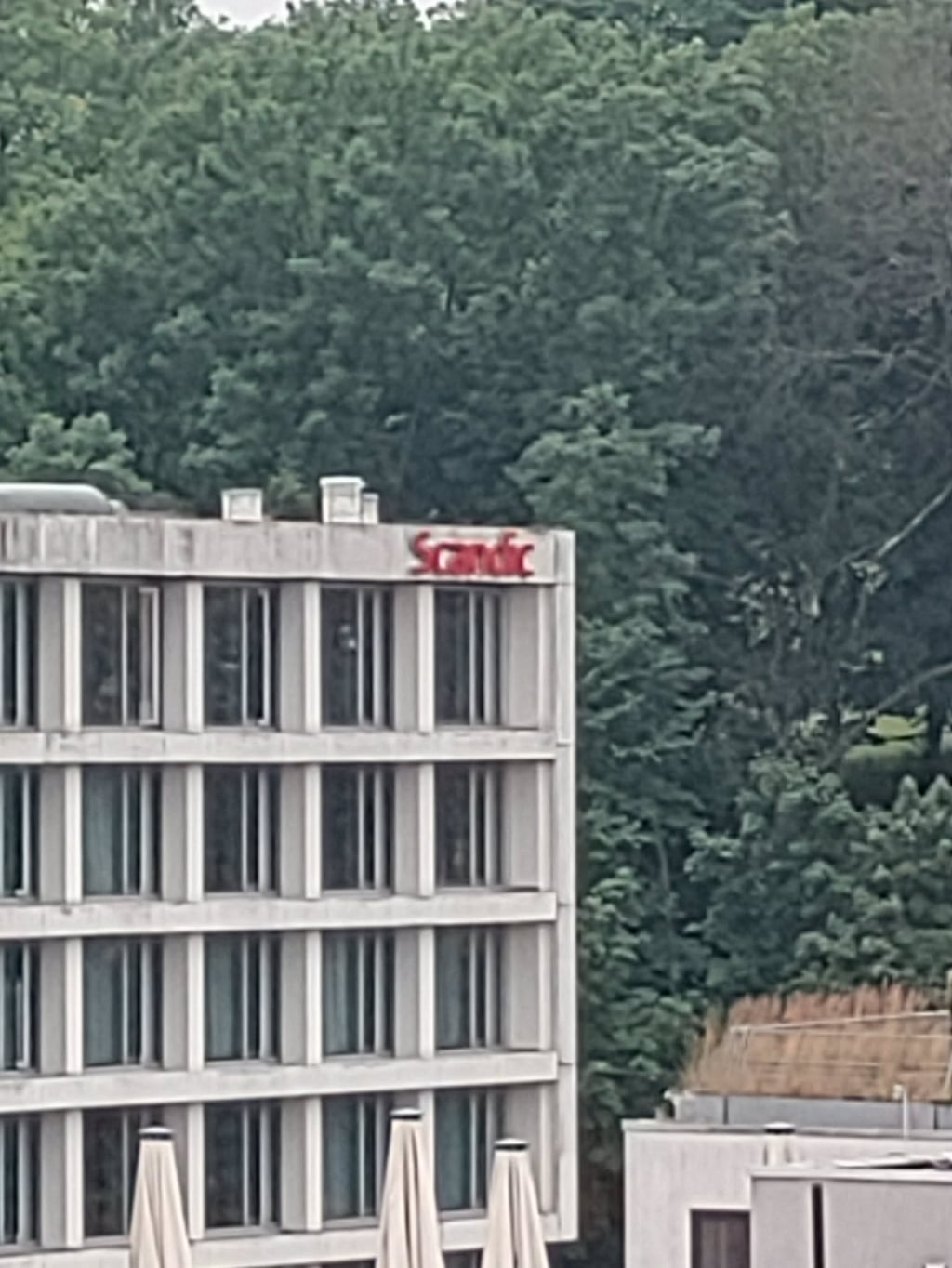 Samme bygning på 10x zoom fotografert med OnePlus Nord N10
