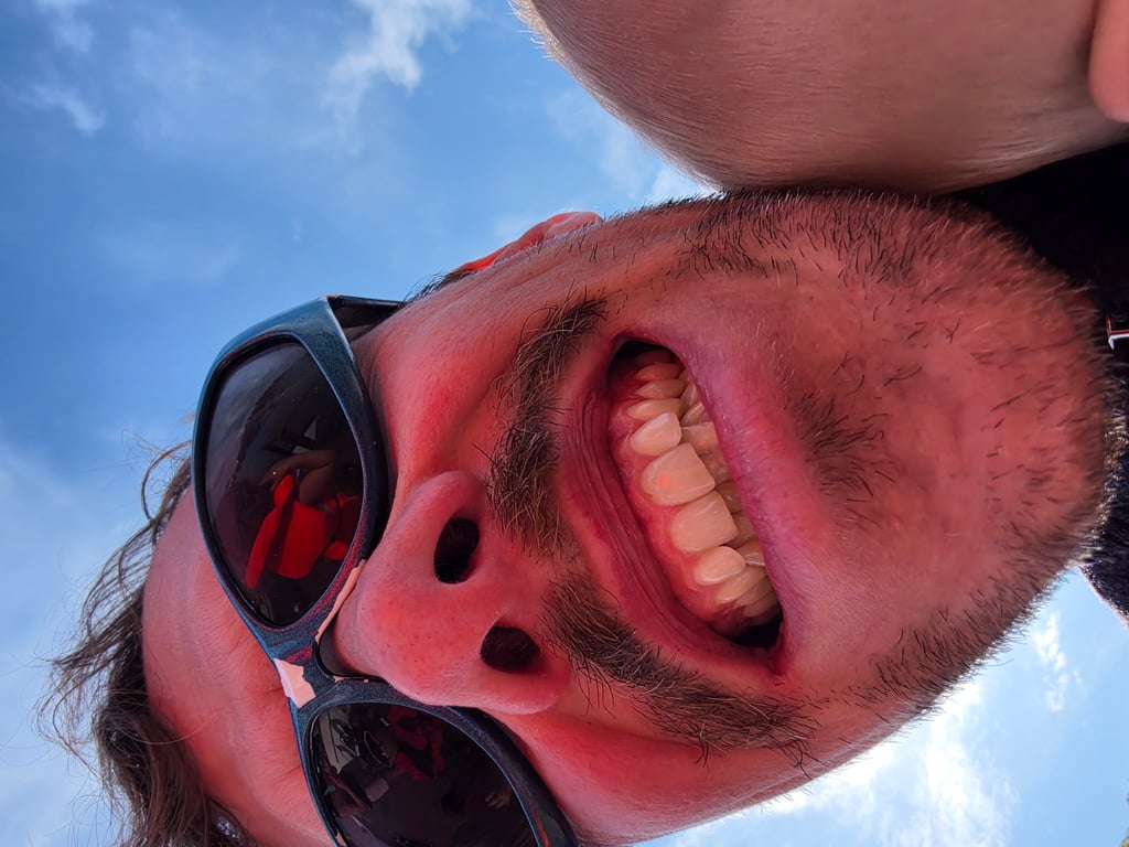Selfie tatt med hovedkameraet på Z Fold8