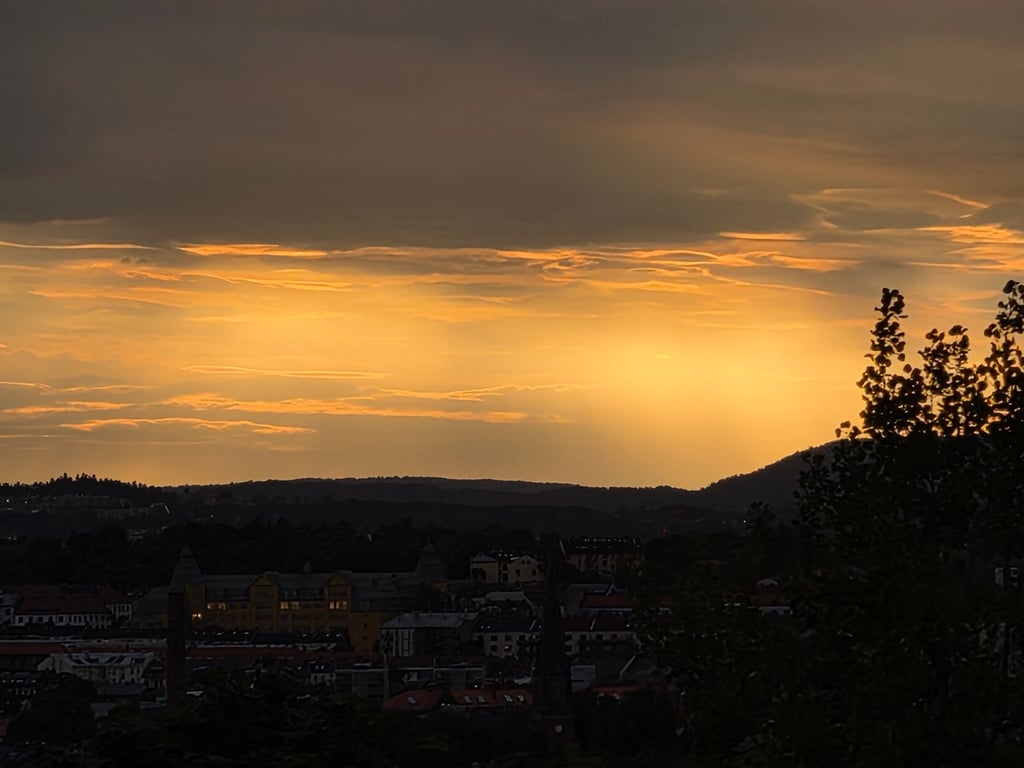 Forsøk på å fotografere solformørkelse med Z Fold8