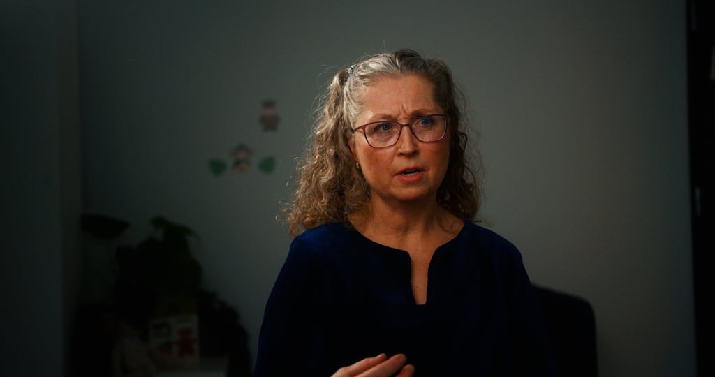 Maria Lindseth med briller under intervjuet