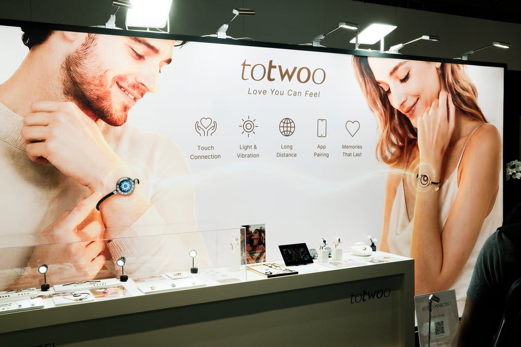 Totwoos stand på IFA 2026 med smarte armbånd utstilt