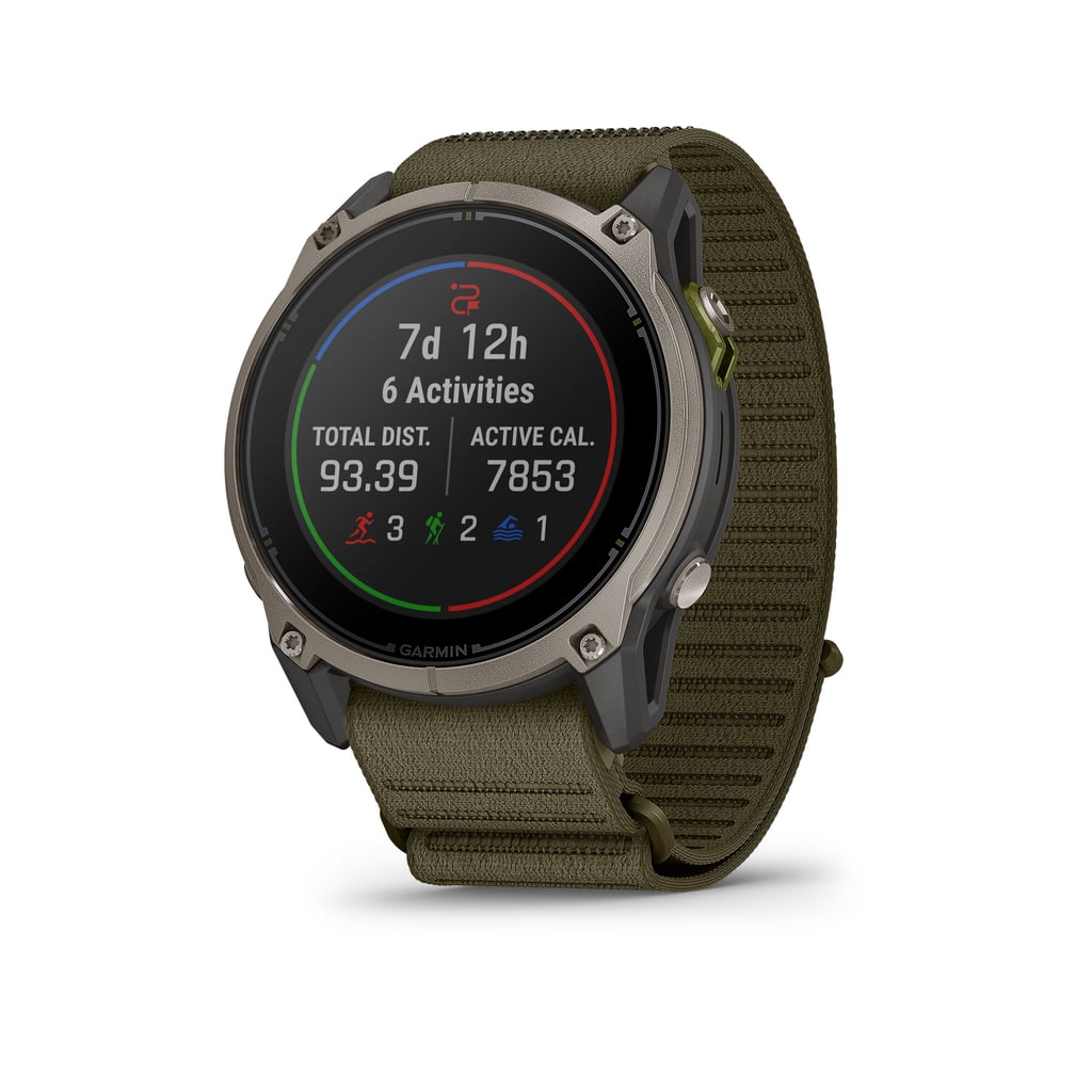 Garmin Enduro 4 med en oppsummering av seks aktiviteter, samlet distanse og kalorier på skjermen
