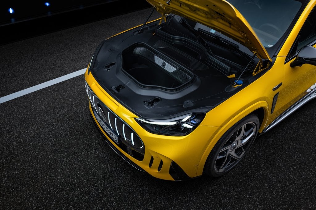 Frunken under panseret på Mercedes-AMG GT SUV