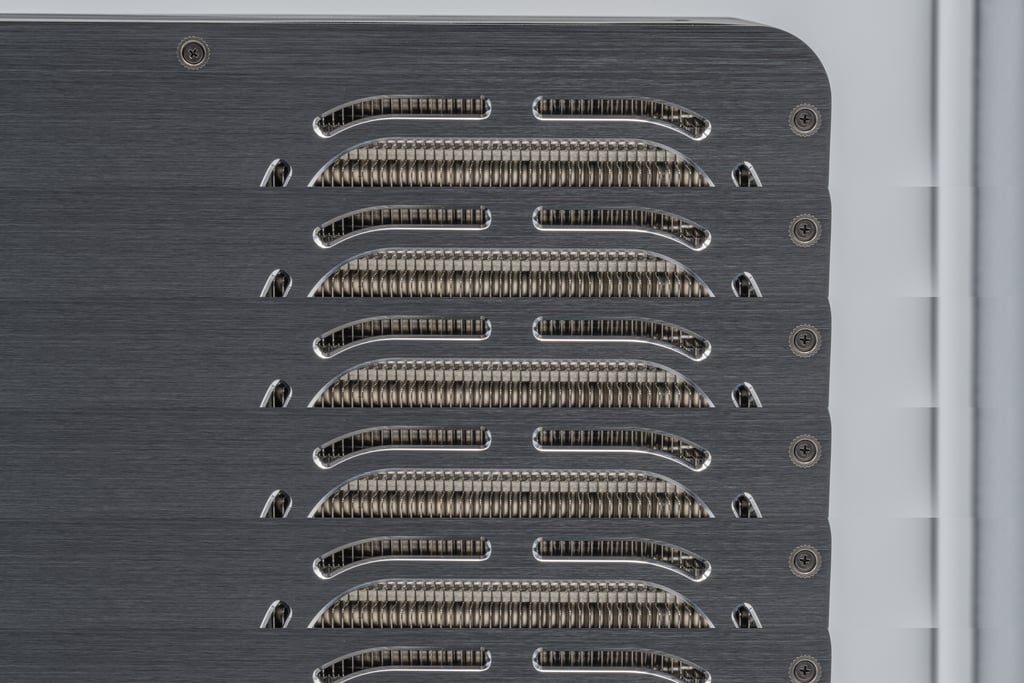 Grafikkortet Palit GeForce RTX 5090 Gamerock fotografert mot mørk bakgrunn