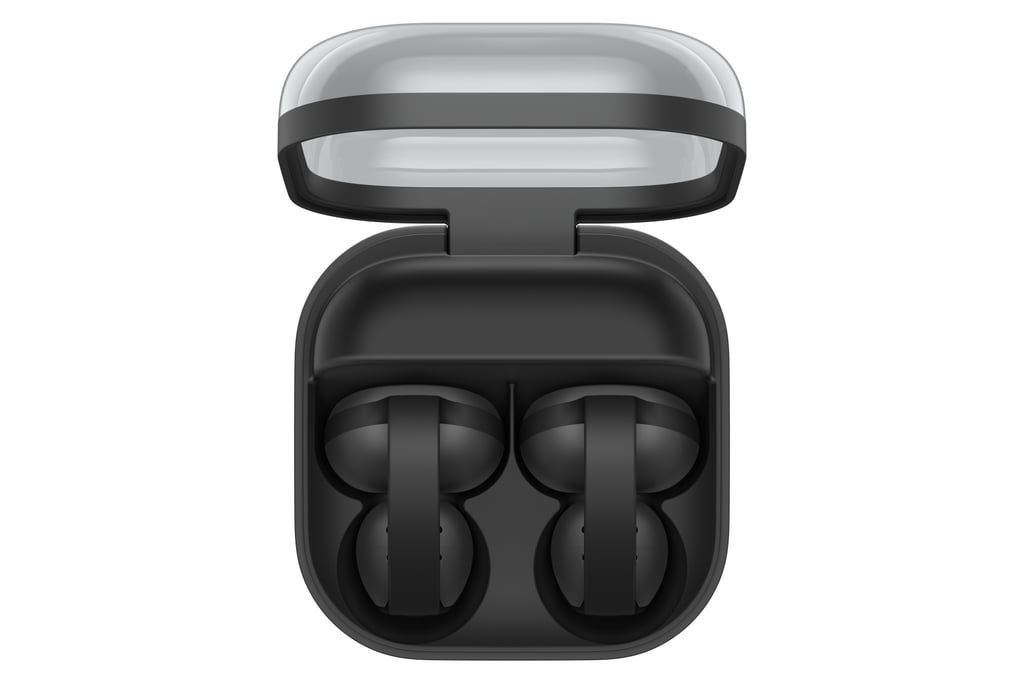 Åpent sort ladeetui sett ovenfra, med de to Galaxy Buds On-proppene liggende side om side