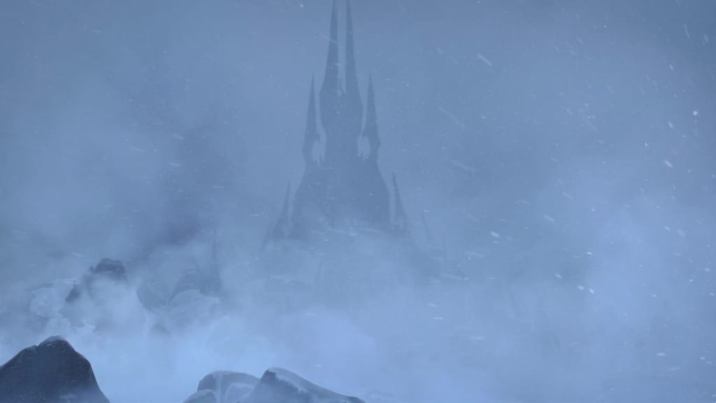Icecrown Citadels spir skimtes gjennom tett snøstorm i Northrend, fra teaseren for The Last Titan