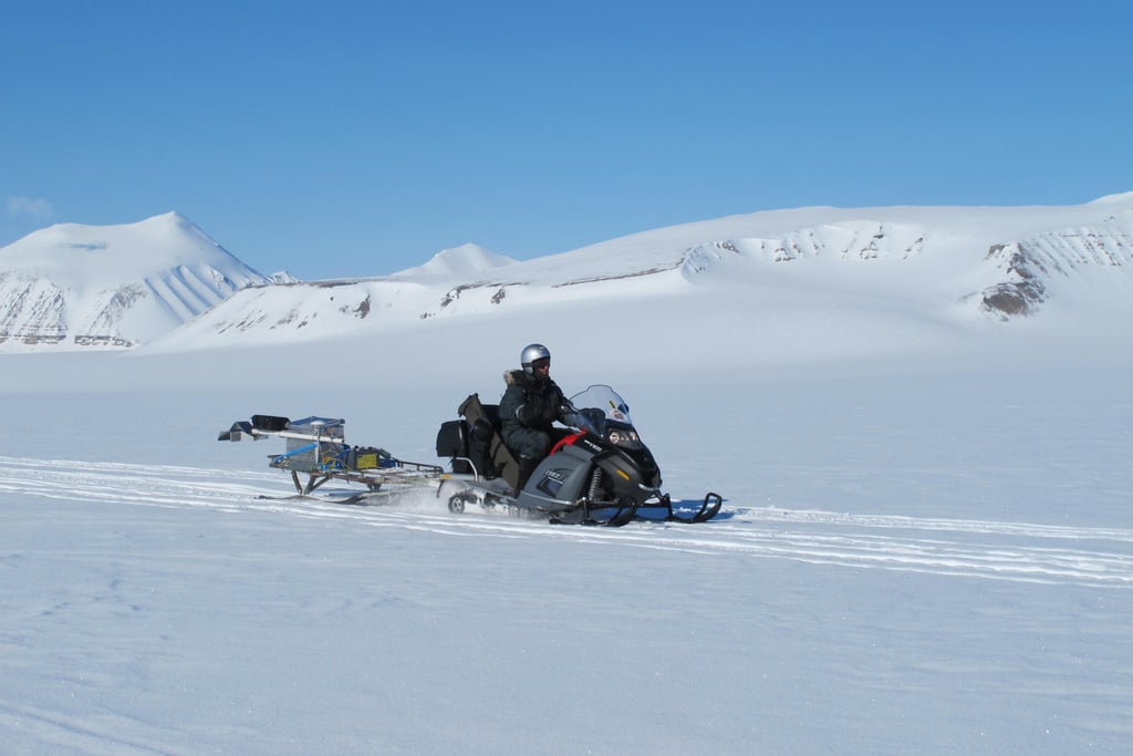 Testmodell av det norske Rimfax-radarinstrumentet under felttesting på Svalbard