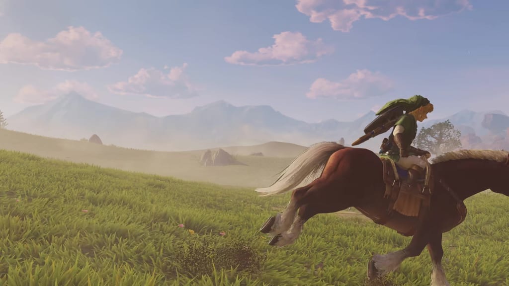 Skjermbilde fra Ocarina of Time-remaken: Voksen Link rir på hesten Epona over Hyrule-sletta med fjell i horisonten