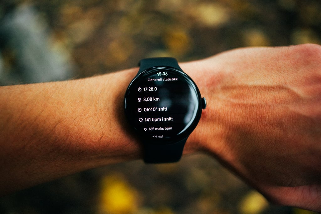 Pixel Watch 5 viser oppsummeringen etter en løpetur, med tid, distanse, snittpuls og makspuls